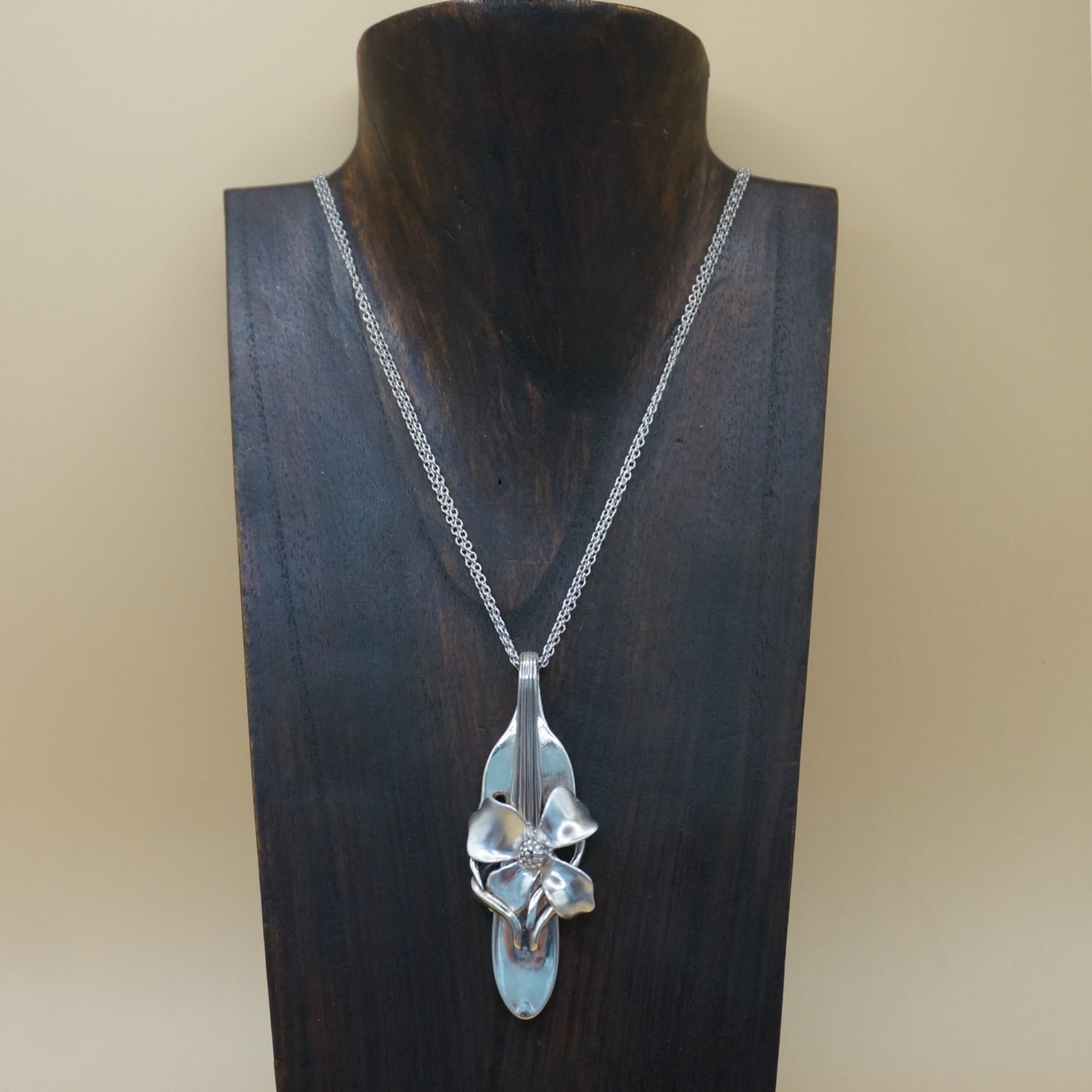 The Silver Flower - Necklace