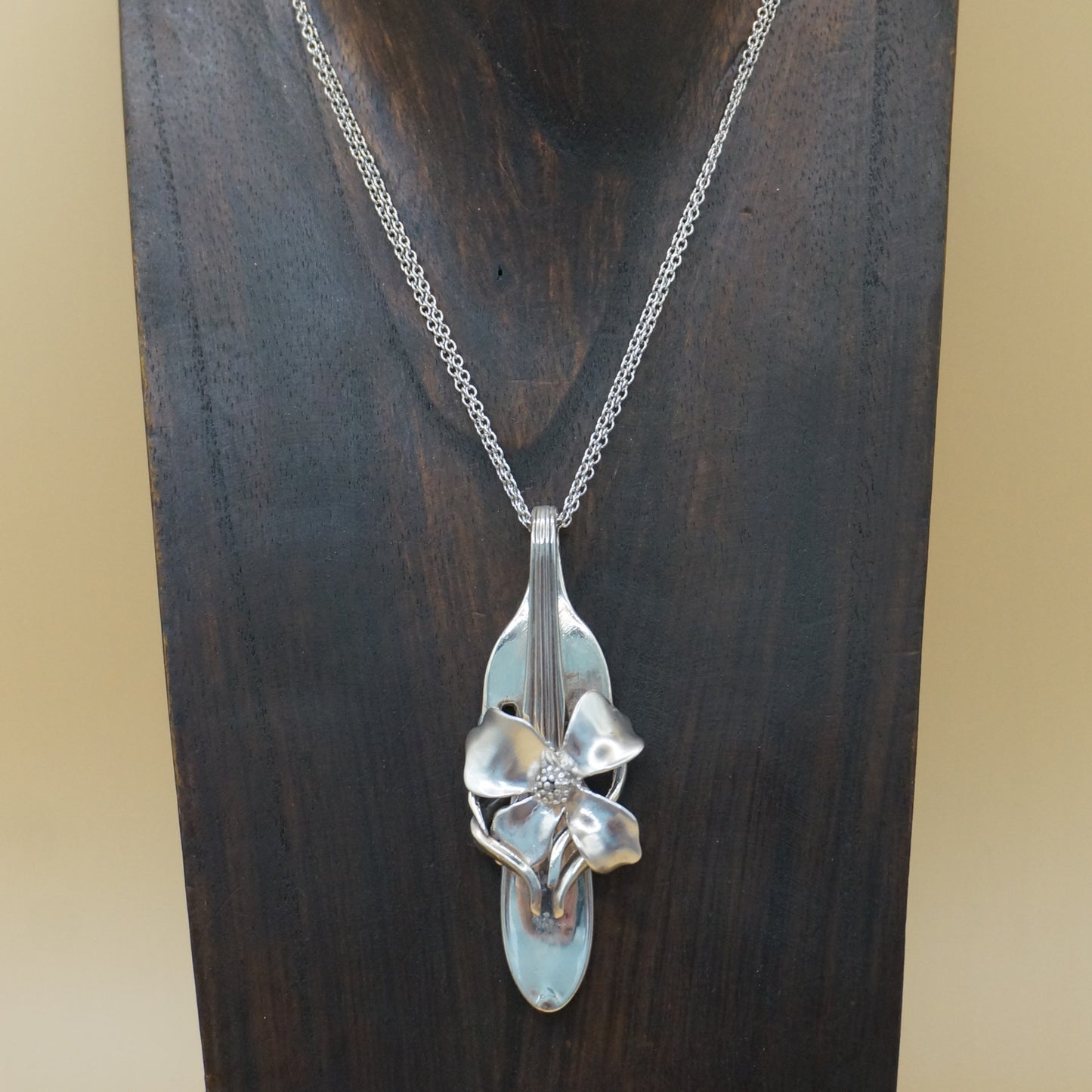 The Silver Flower - Necklace